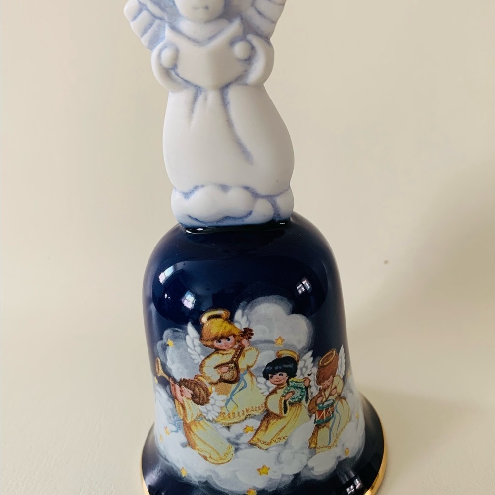 Avon 1992 bell